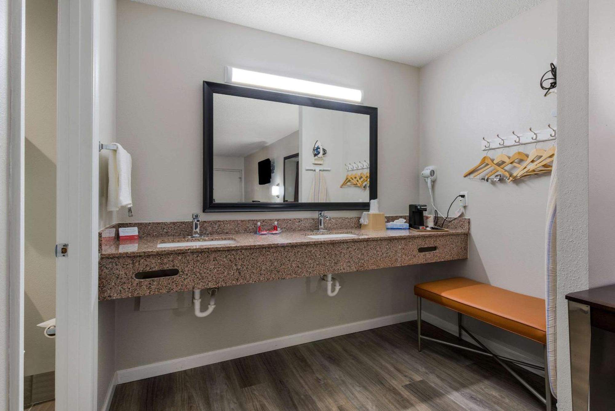 Econo Lodge Cheraw Market Street المظهر الخارجي الصورة