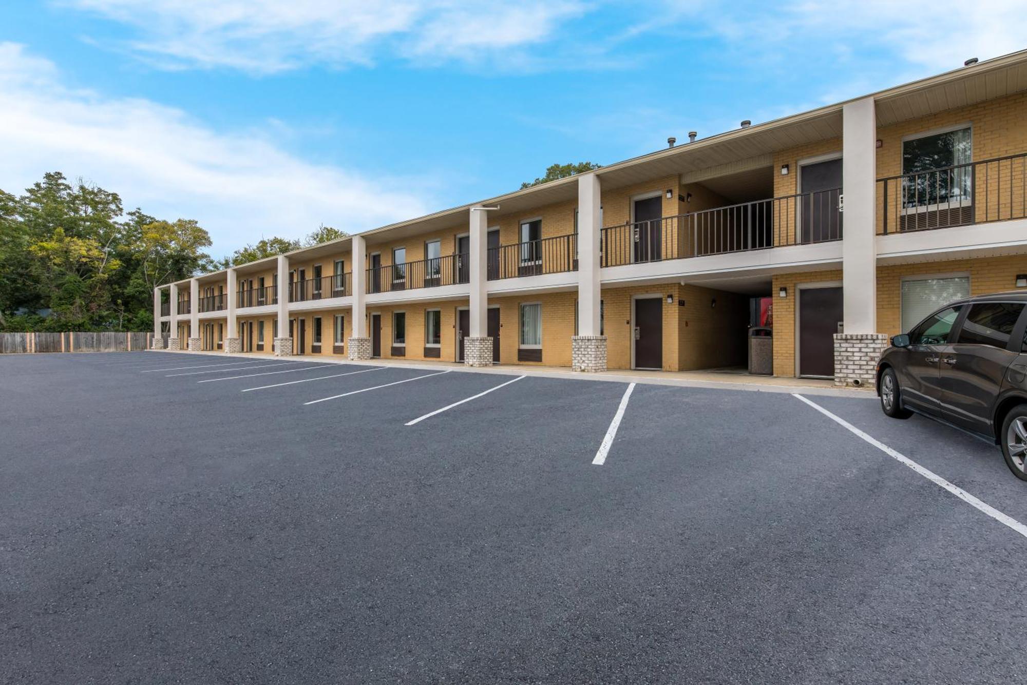 Econo Lodge Cheraw Market Street المظهر الخارجي الصورة
